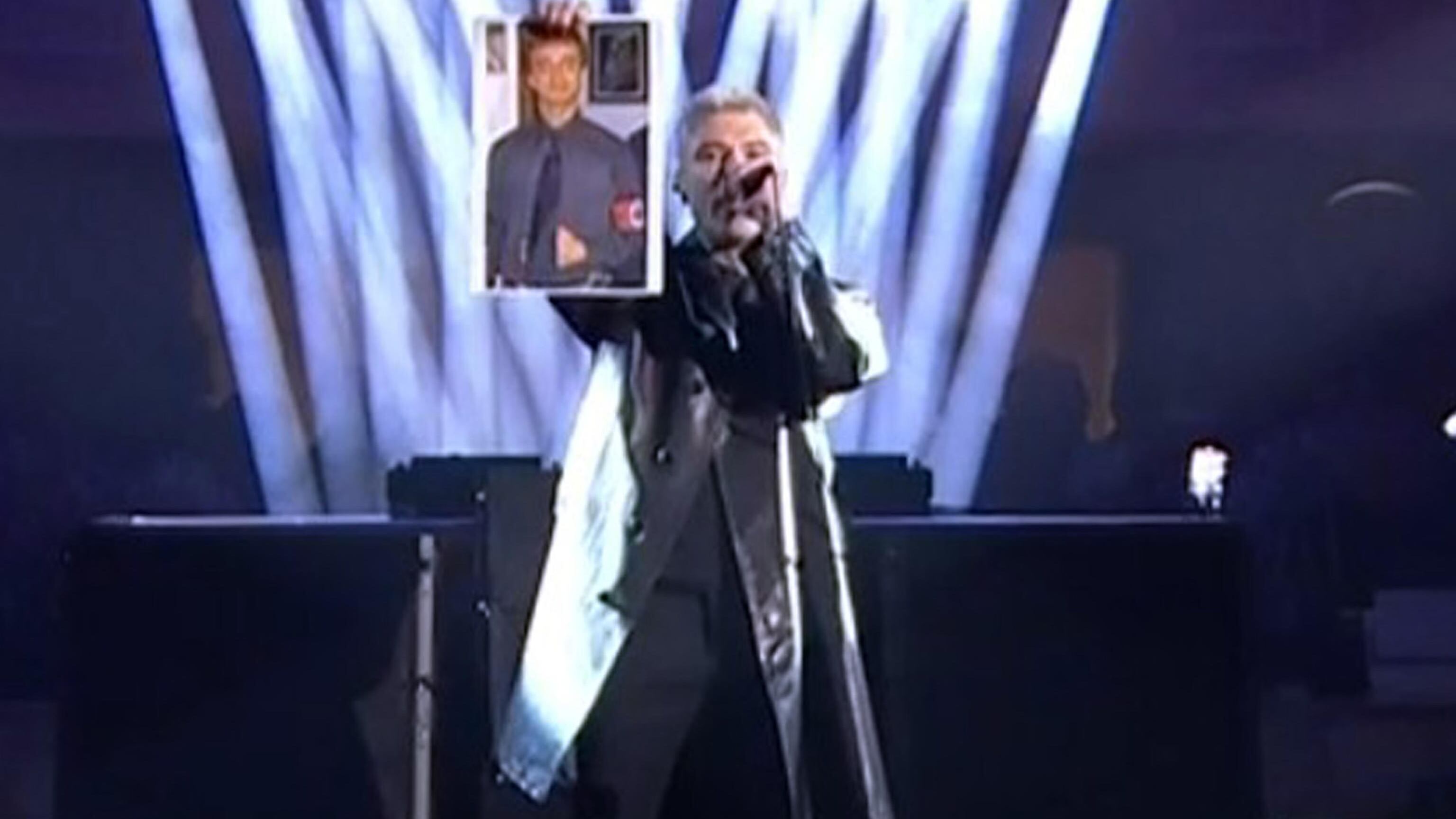 "Chi sapeva si dimetta", "Aria di Minculpop". E su Fedez scoppia la polemica