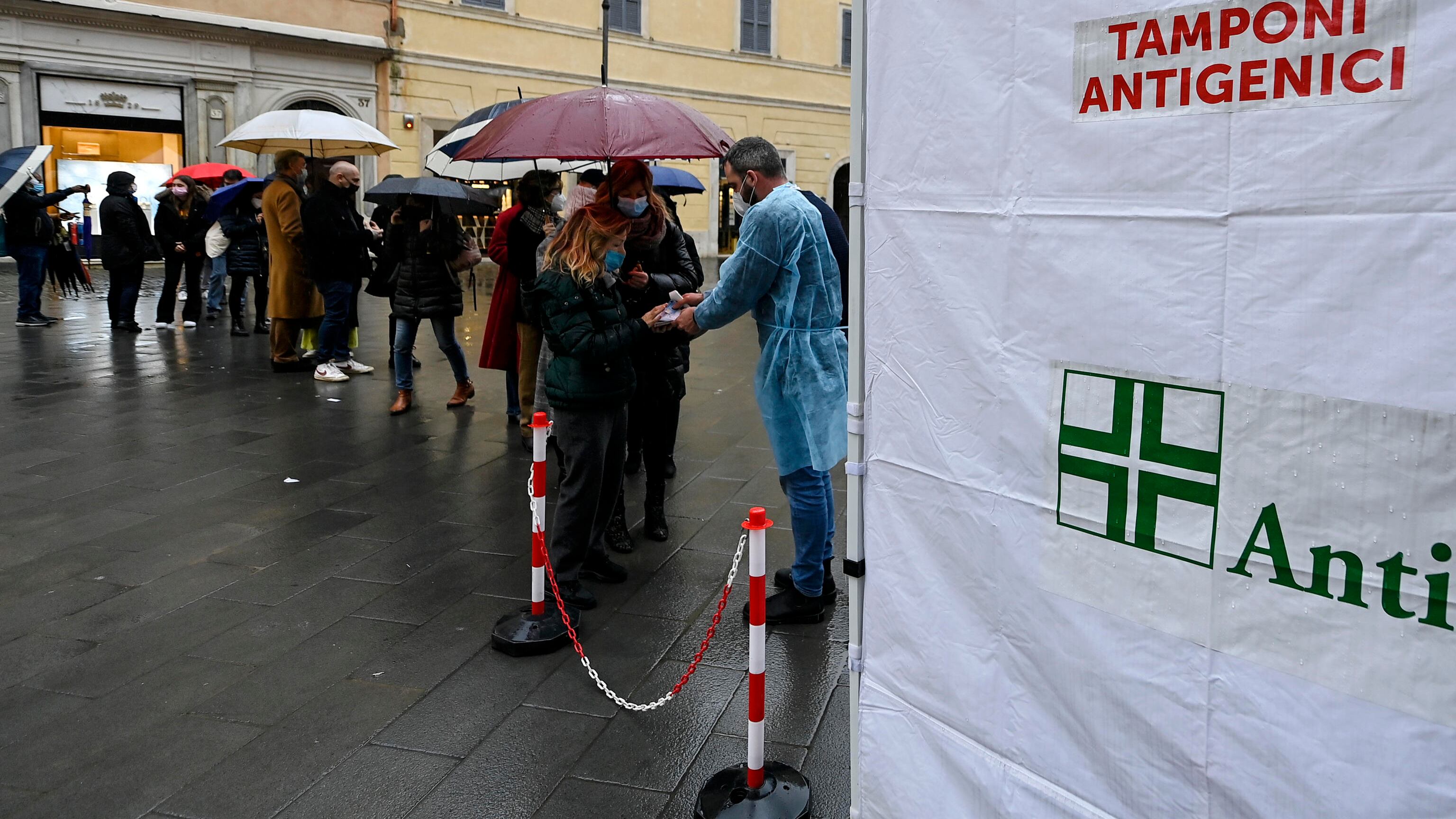 Roma, controlli a campione: tamponi inefficaci nelle farmacie