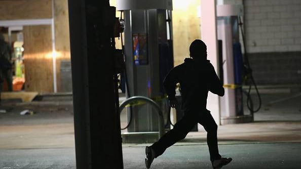 Firenze, straniero lancia sassi in stazione contro militari: fermato