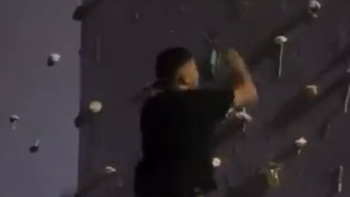 Esponente dem vandalizza memoriale del terremoto in Emilia: "Guardate in casa vostra"