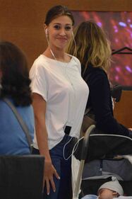 Belen, neo sposa, fa shopping con Santiago 7
