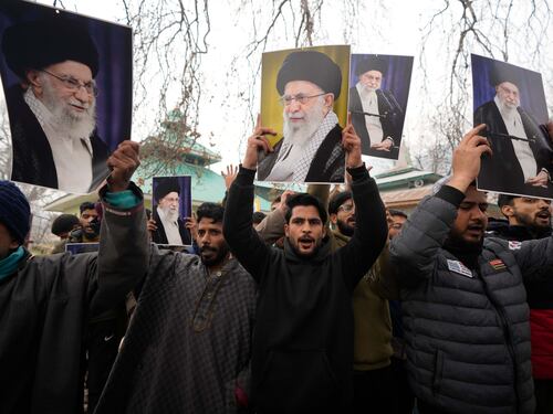 Diretta | Khamenei attacca Trump e manifestanti: "Gli spezzeremo la schiena". E l'Iran pensa a una sospensione definitiva di Internet