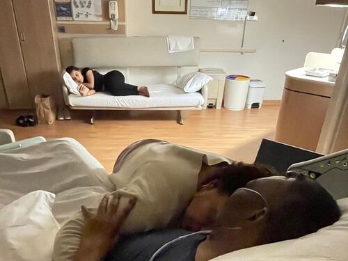 "Un'altra notte insieme". La foto della figlia di Pelè commuove il mondo del calcio