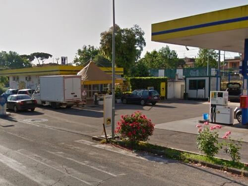 Una lite al distributore: uomo muore dopo una spinta