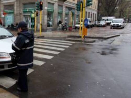 Ausiliari del traffico: limitare il "potere di multa" alle sole strisce blu