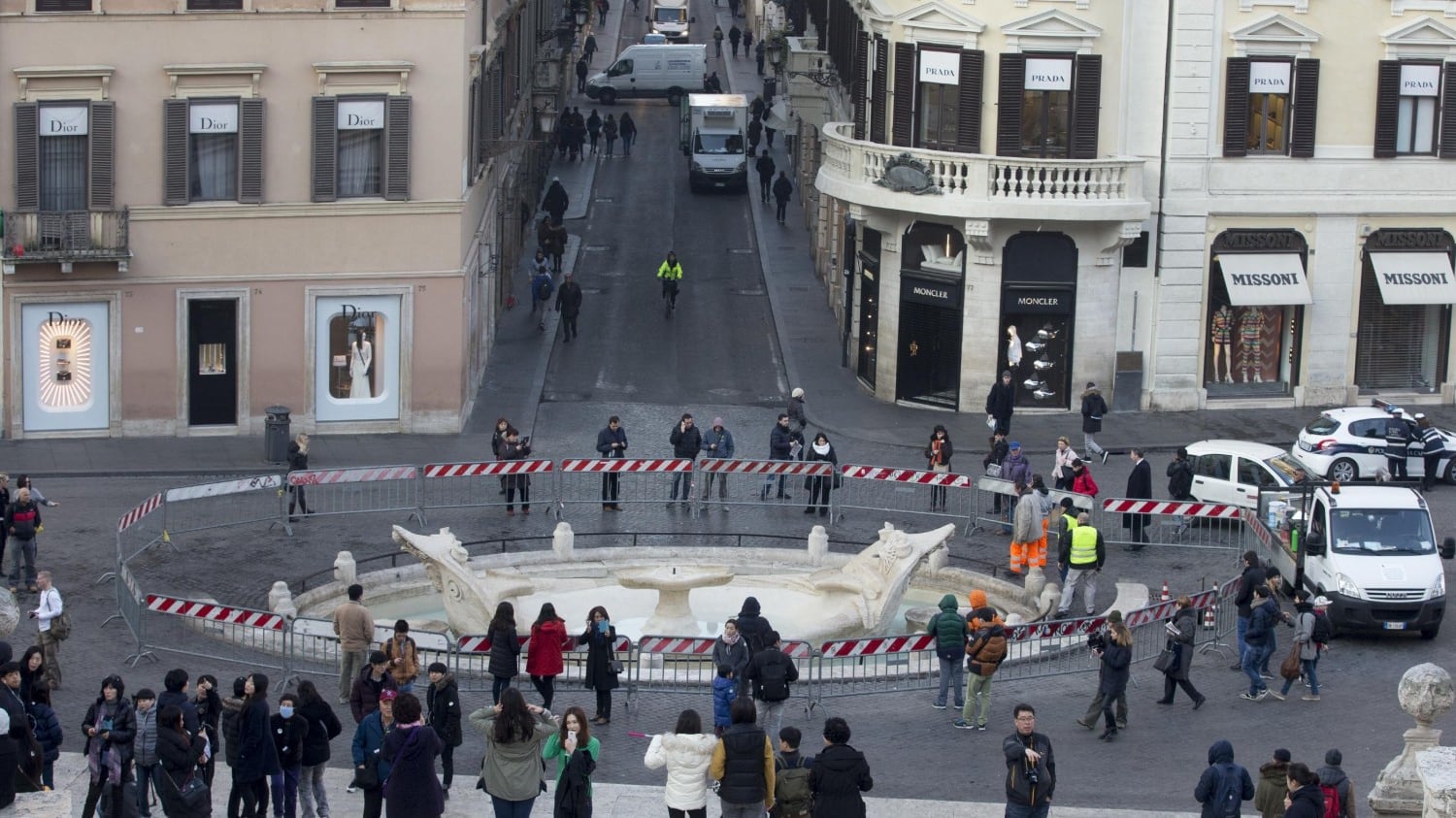 Roma devastata dai tifosi. "Ecco perché la colpa è del sindaco Marino"
