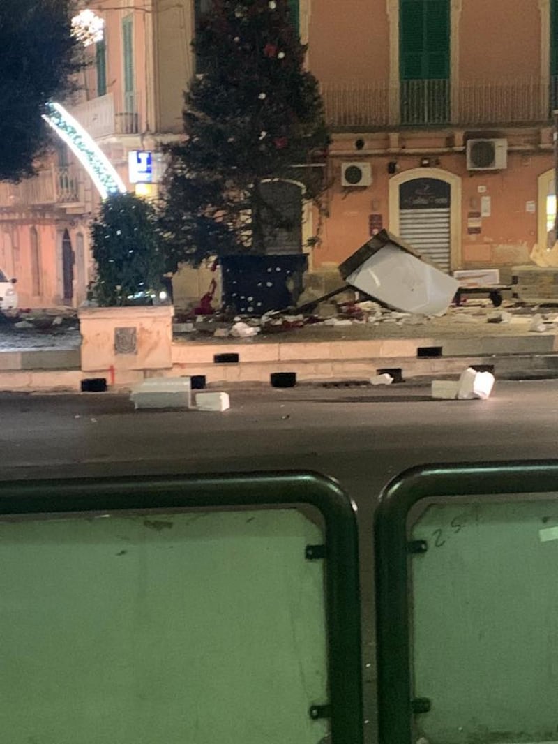 Gravina in Puglia, bomba sotto l'albero di Natale in piazza 1