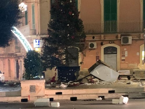 Gravina in Puglia, bomba sotto l'albero di Natale in piazza