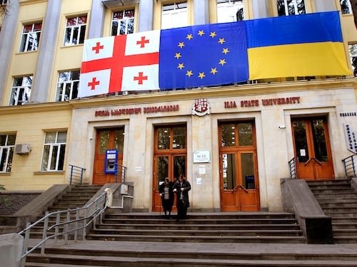 La Georgia guarda a Mosca. Sospesi i colloqui di adesione all'Ue