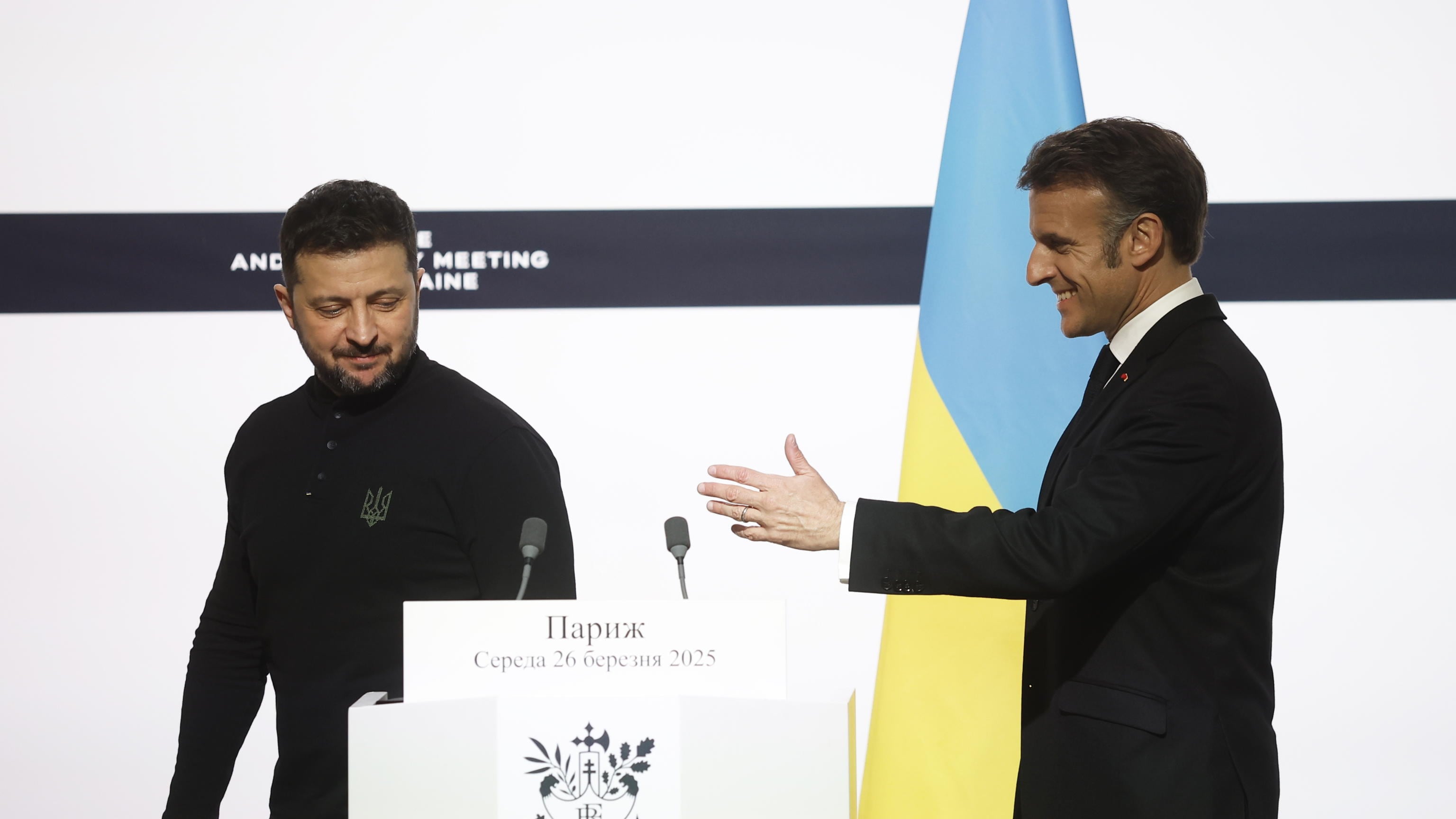 Zelensky si affida ai "volenterosi". Da Macron altri 2 miliardi in armi
