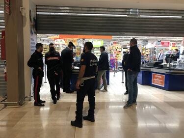 Aggressione al centro commerciale Carrefour di Assago 6