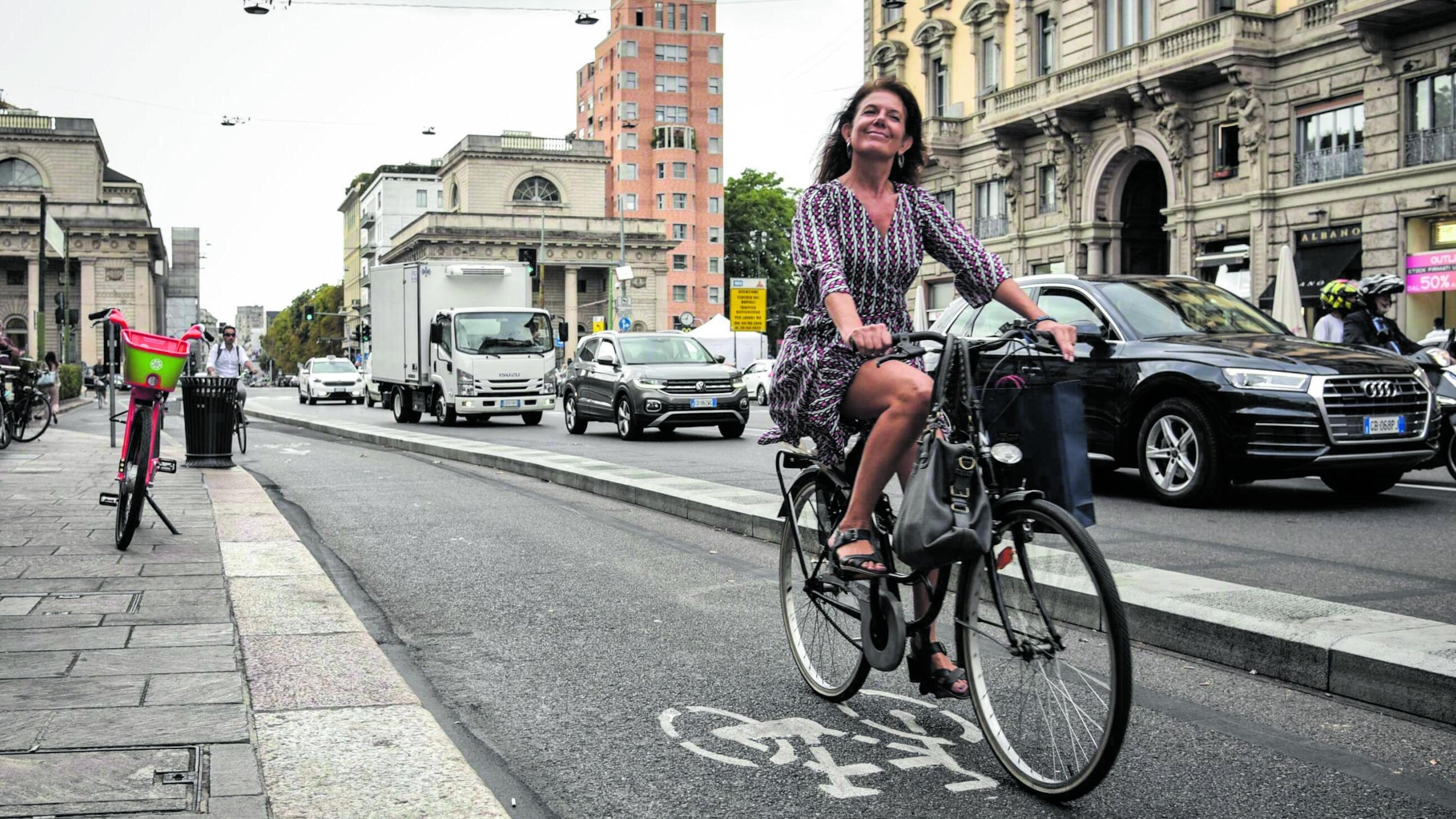 Milanesi gli italiani che camminano di più. E anche quelli che amano di più la bici