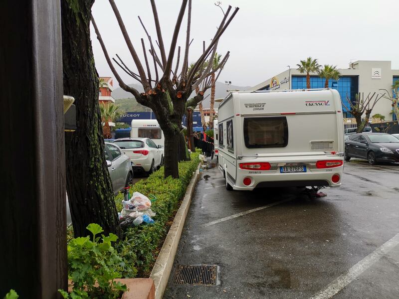 Messina, il sindaco si barrica nell'hotel 5