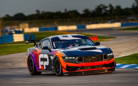 Ford Mustang GT4, guarda tutte le immagini 4