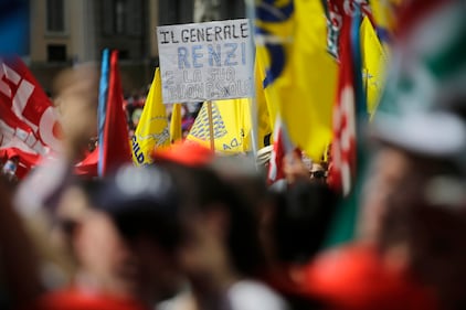La "buona scuola" in piazza contro la riforma:  "Renzi puffarolo" 3