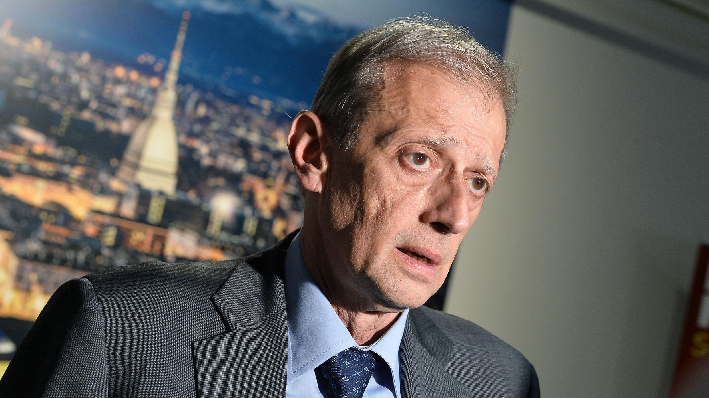 E Fassino gioca la carta della paura: Torino diventa piccola con i 5 Stelle