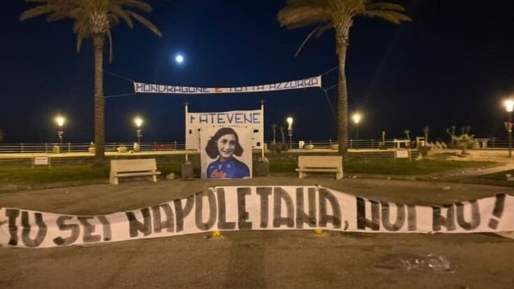 Anna Frank con la maglia del Napoli, il folle striscione a Mondragone