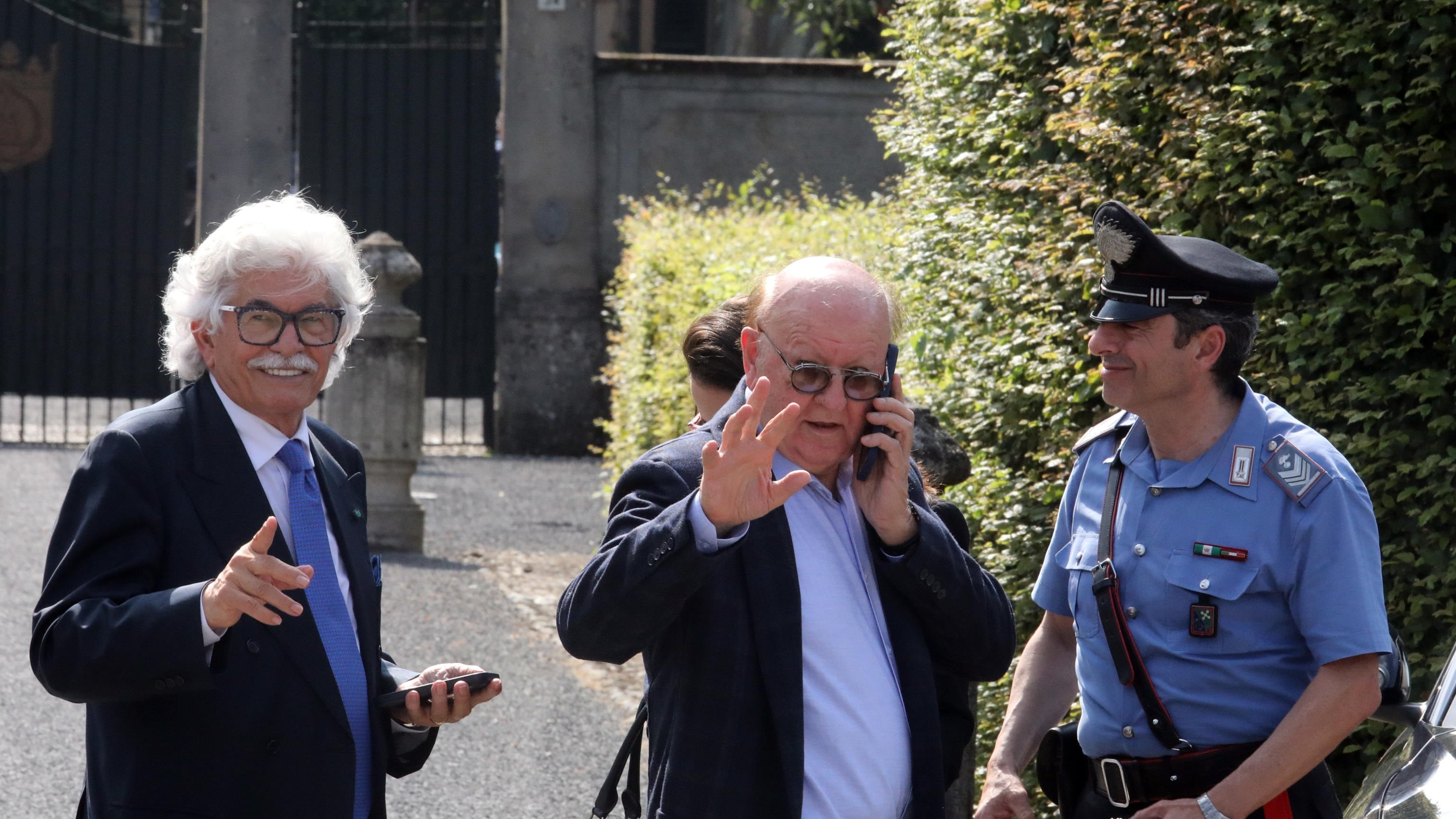 “È come se fosse ancora qui”. Massimo Boldi ricorda il Cav ad Arcore