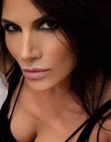 Pamela Prati hot al mare 11