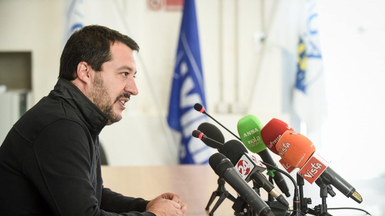 Salvini: "Sulla carta d'identità elettronica in arrivo dicitura 'madre' e 'padre'"