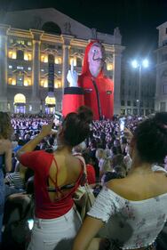 A Milano, a Piazza Affari la prima de "La Casa di Carta"  1