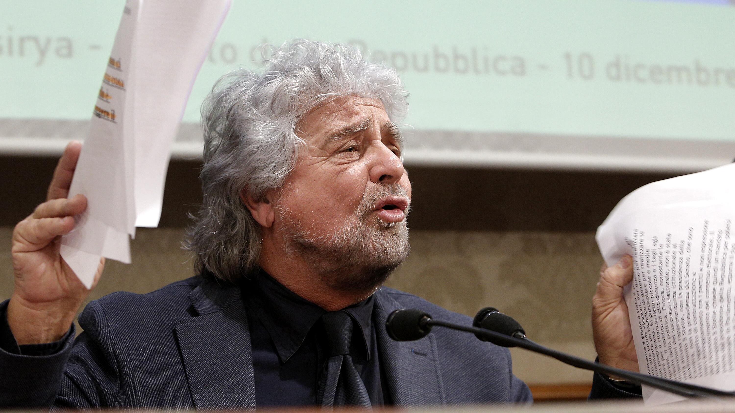 Grillo lancia il referendum per uscire dall'Euro. Ma è solo un trucco di prestigio