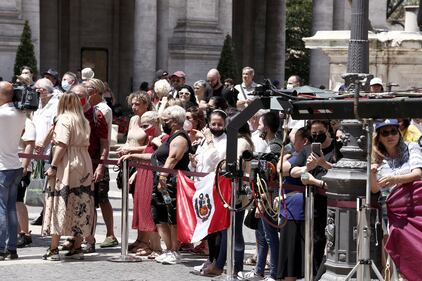 L'ultimo saluto a Raffaella Carrà 6