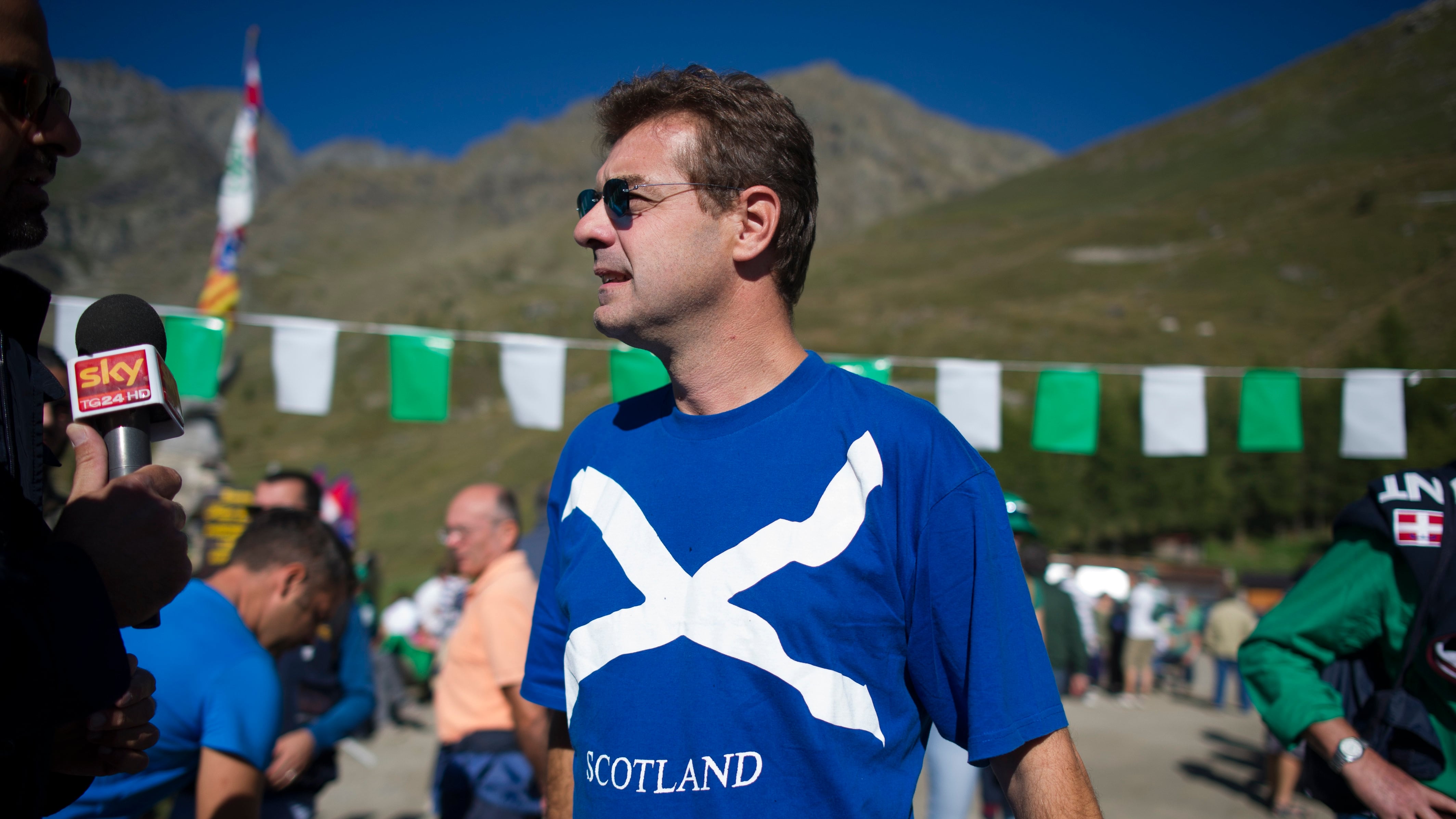 Appelli in gaelico e t-shirt. Ecco l'Italia che tifa Scozia