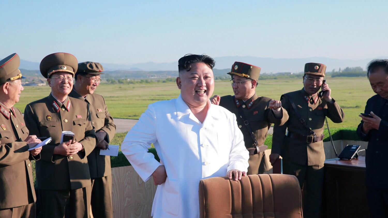 Nord Corea, lancio multiplo di missili: avvertimento alle navi di Trump