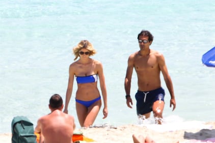 Elena Santarelli sexy in spiaggia 31