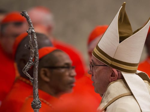Migranti, l'appello dei cardinali: "Adesso aprite tutte le chiese"