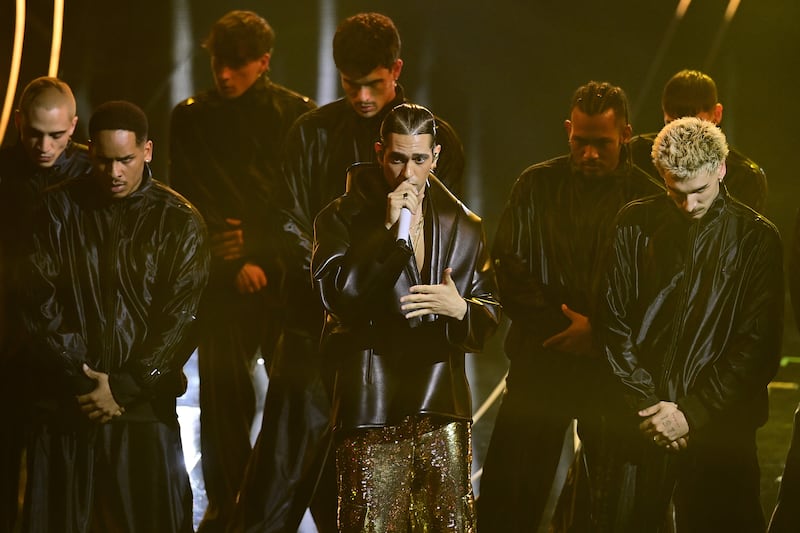 Sanremo 2024: ecco il look della finalissima del Festival di Mahmood 6