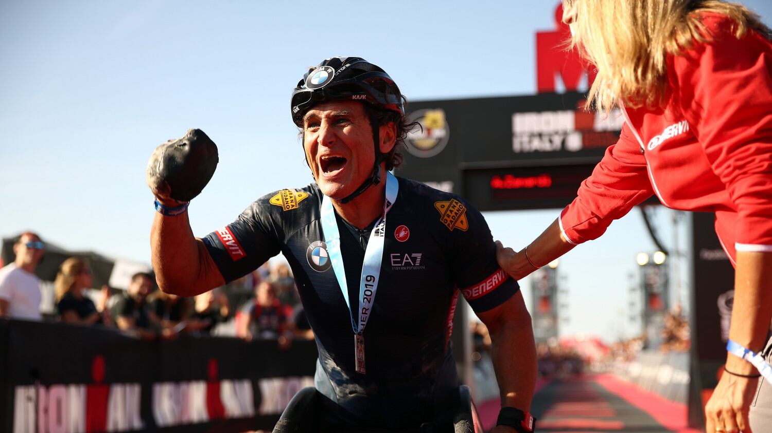 Ora l'Italia è col fiato sospeso: angoscia per la vita di Zanardi