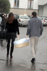 Ilaria D'Amico e Leopoldo Mattia lasciano l'ospedale 2