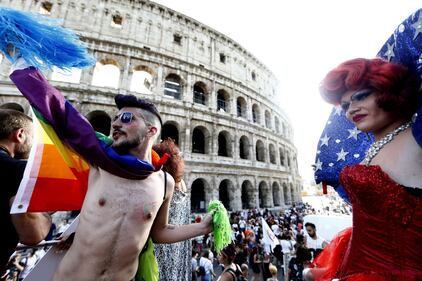 Il Gay Pride sfila per le strade di Roma 1