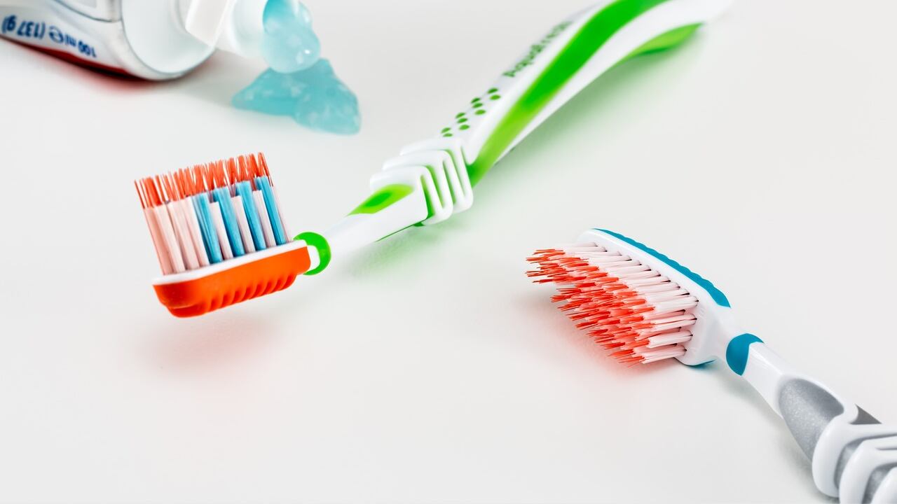 Fate questa cosa quando vi lavate i denti? Sbagliate. Ecco il modo corretto