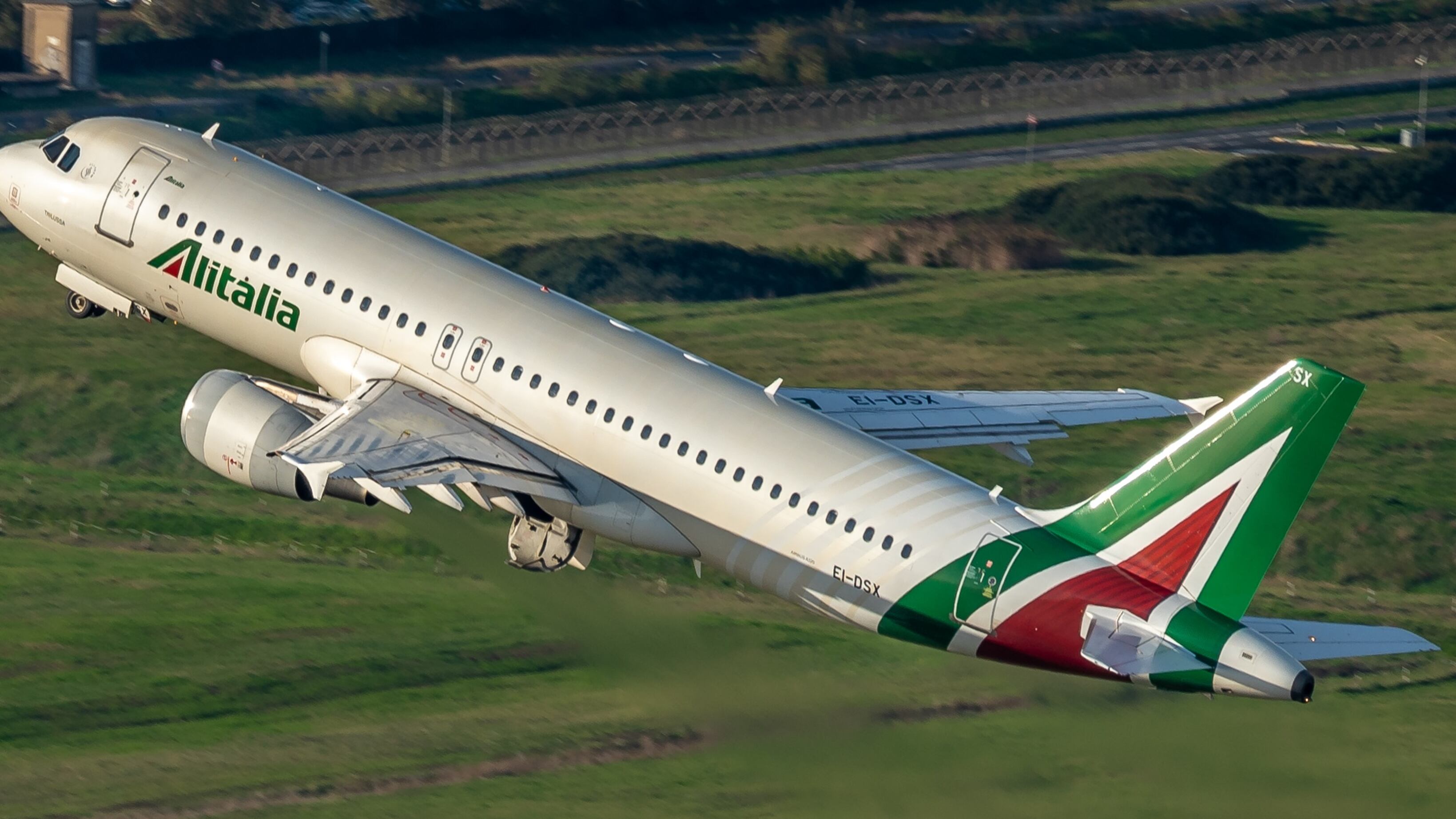 Alitalia ammette la furbata: stop ai biglietti da e per Linate