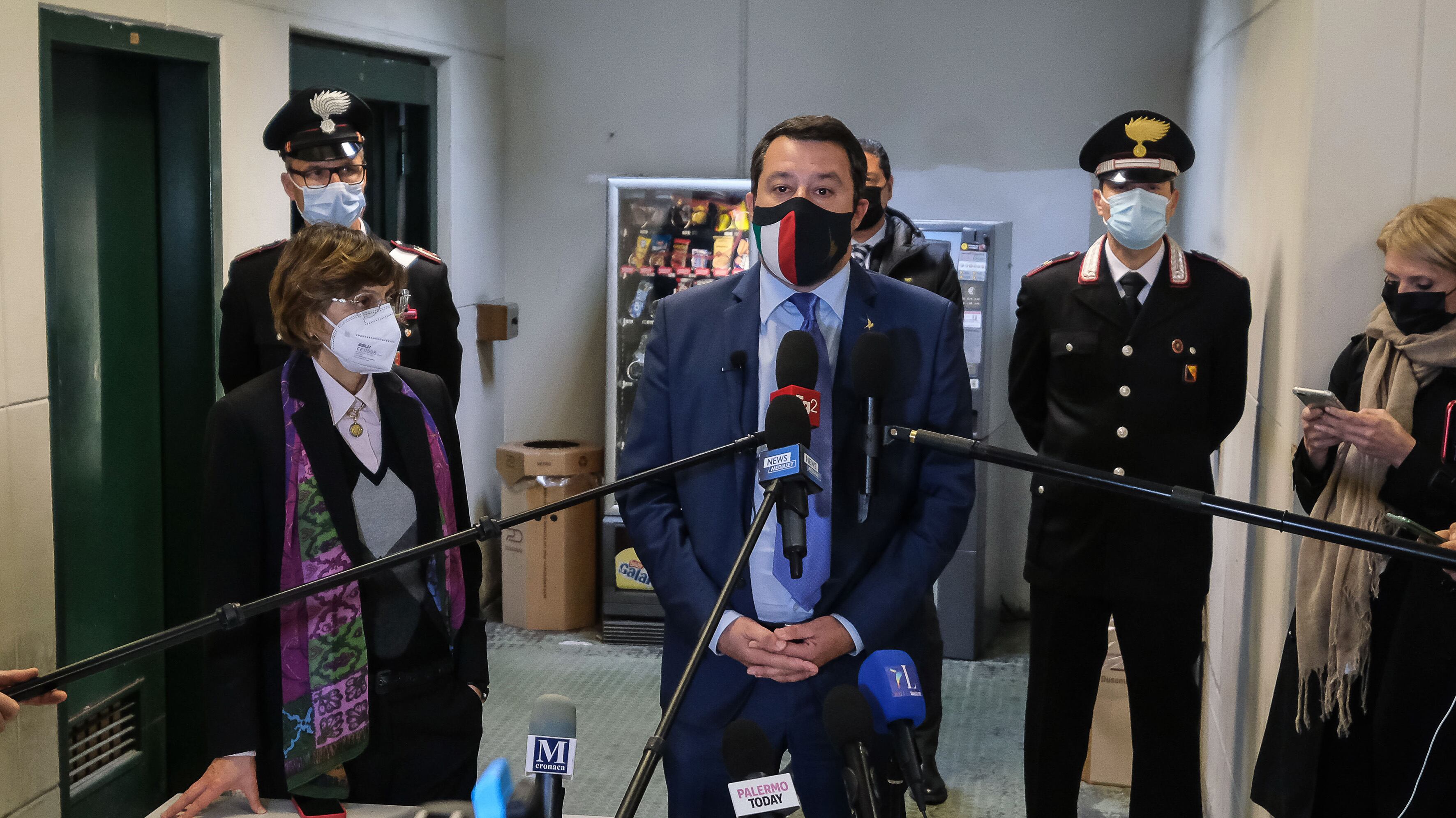 Salvini va alla sbarra. Adesso rischia 15 anni