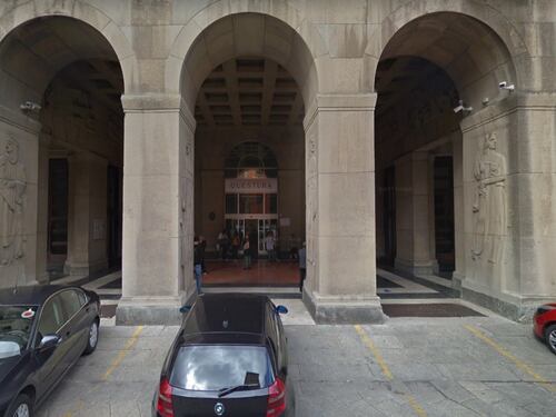 Bologna, segrega moglie in casa e la pesta a sangue: preso tunisino