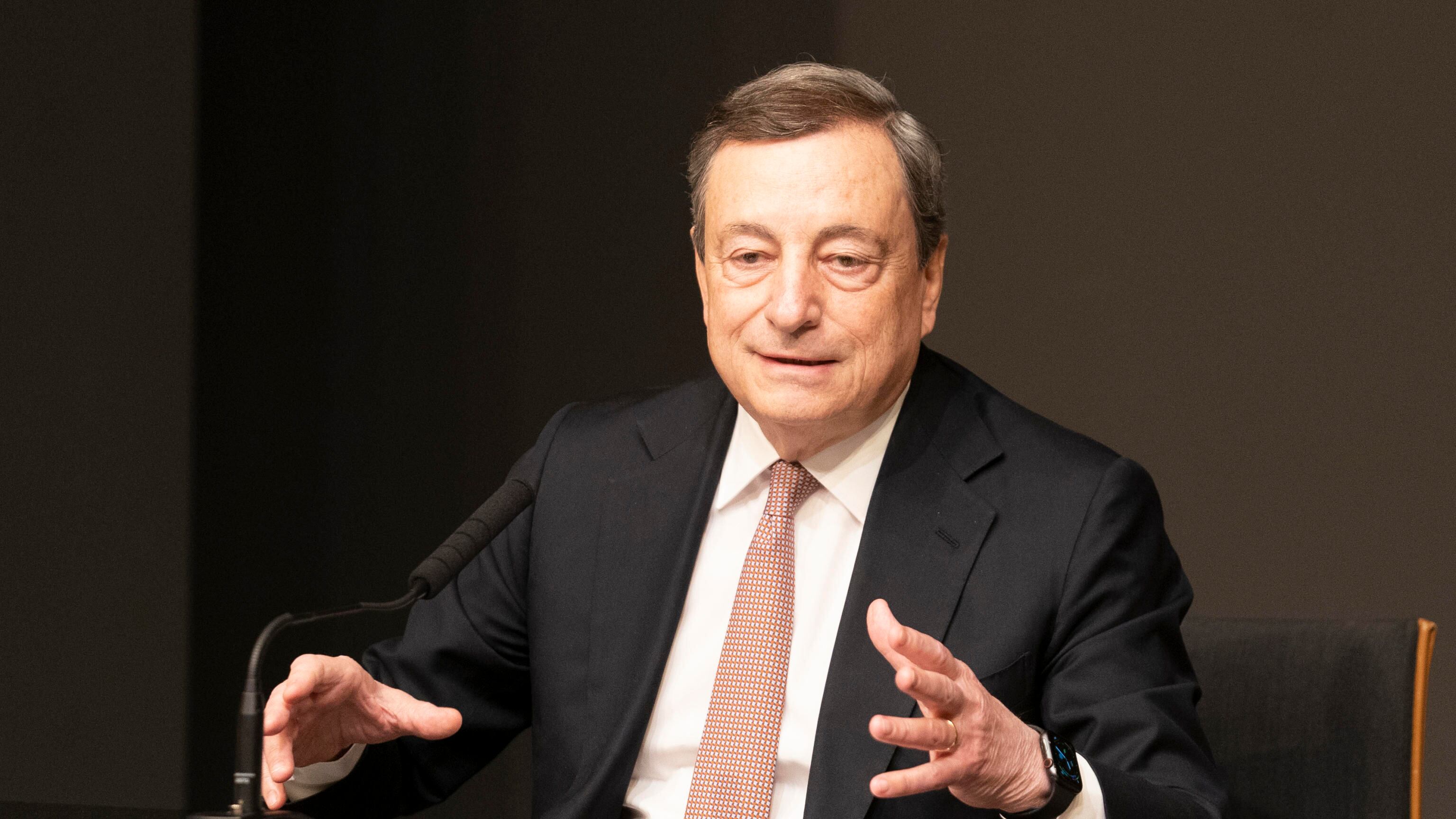 Draghi s'è stufato, il "piano" di Di Maio e Casapound: quindi, oggi...