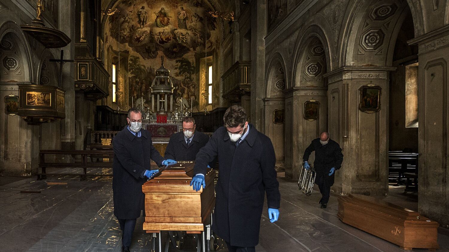 Covid, ora la letalità è al 18%: il mistero della Lombardia