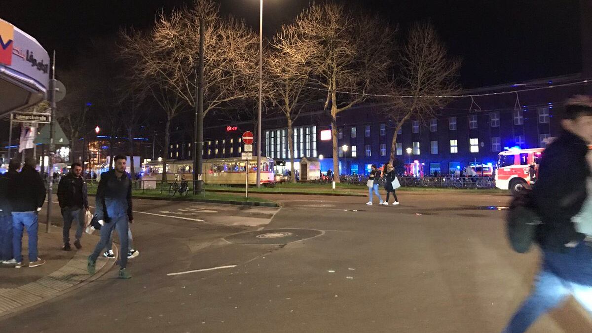Germania, uomo con un ascia aggredisce passanti a Dusseldorf