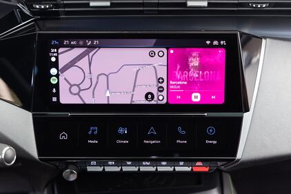 Peugeot e-308, guarda la gallery 21