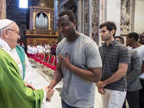 Migranti, i preti sfidano Salvini: digiuno e presidio contro di lui