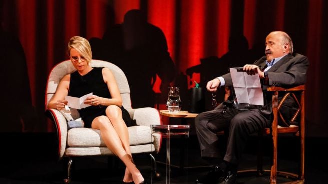 Maurizio Costanzo e la dedica d'amore per la De Filippi: "Lei viene prima di tutto"