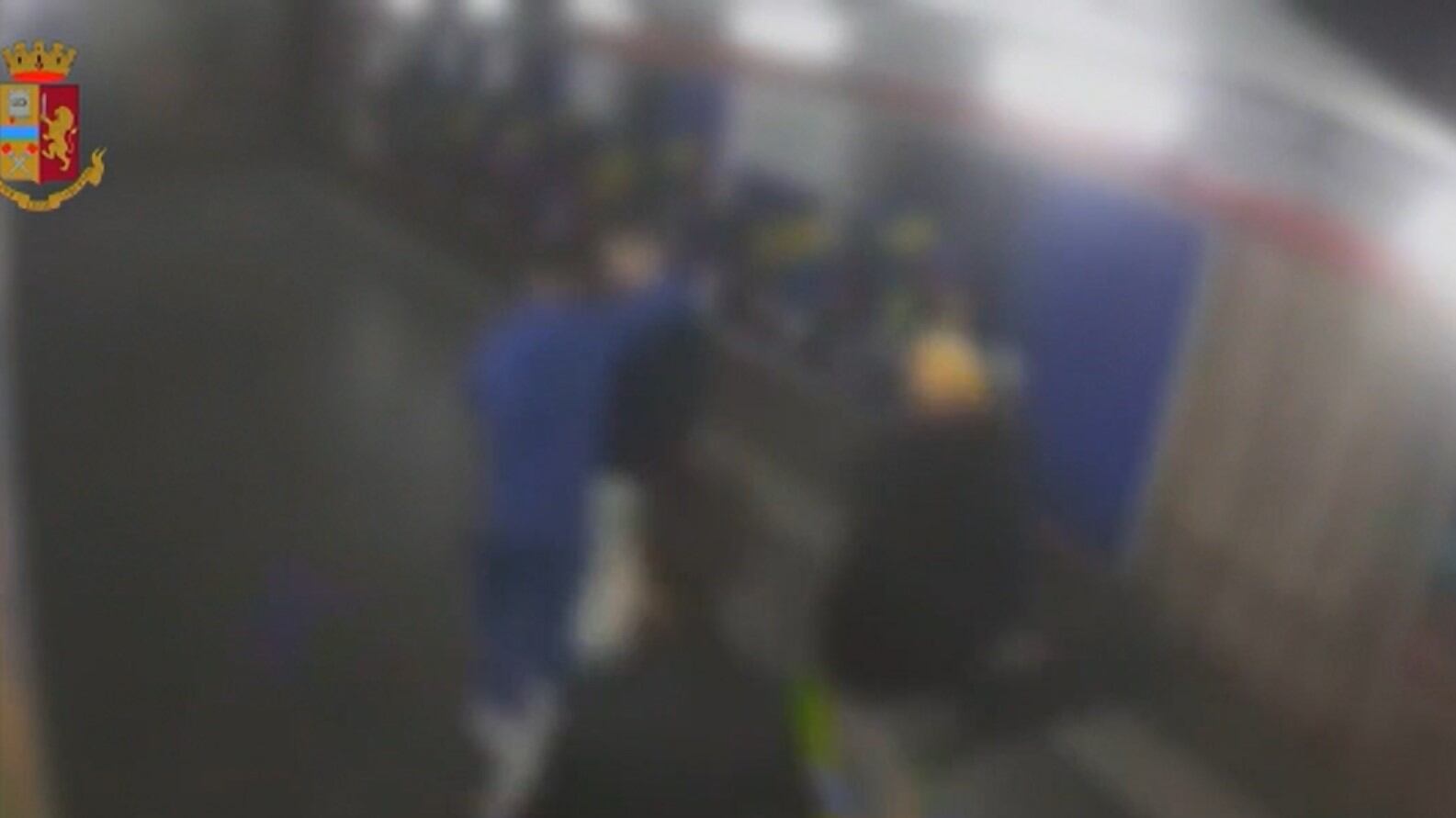 Coltello alla gola e rapina sui mezzi pubblici: sgominata baby gang a Roma