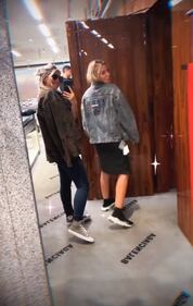 Wanda Nara fa shopping a Parigi con Alba Silva 1