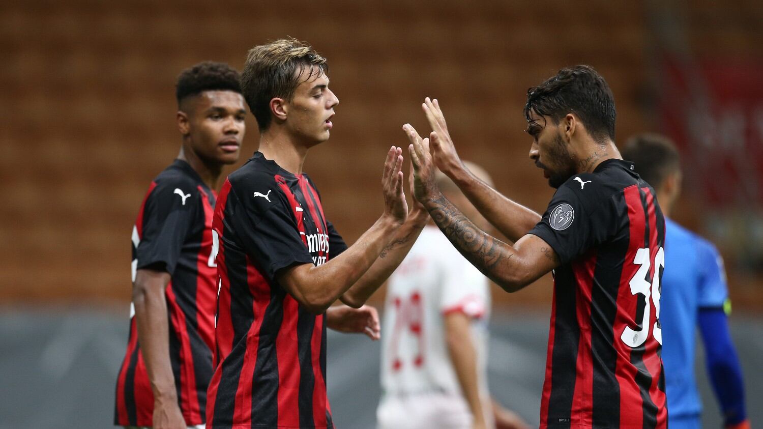 Finisce 4-1 la partita del cuore Milan-Monza. Maldini: "Berlusconi è una roccia"