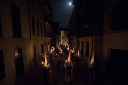 Spagna, i penitenti in processione a Zamora per la Settimana santa 7