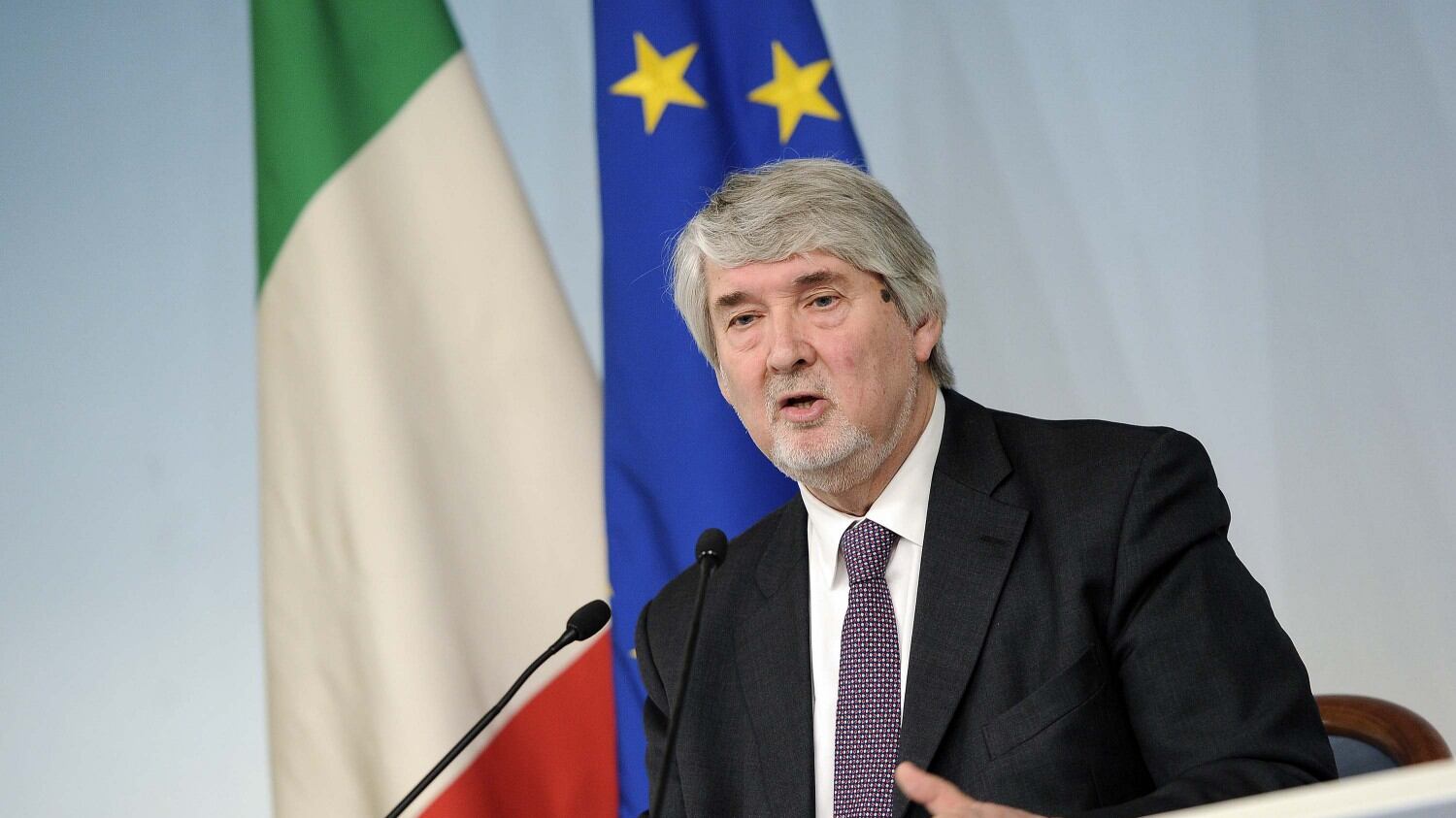 Annuncio sessista nel sito del governo: "Cercasi impiegata di bella presenza"